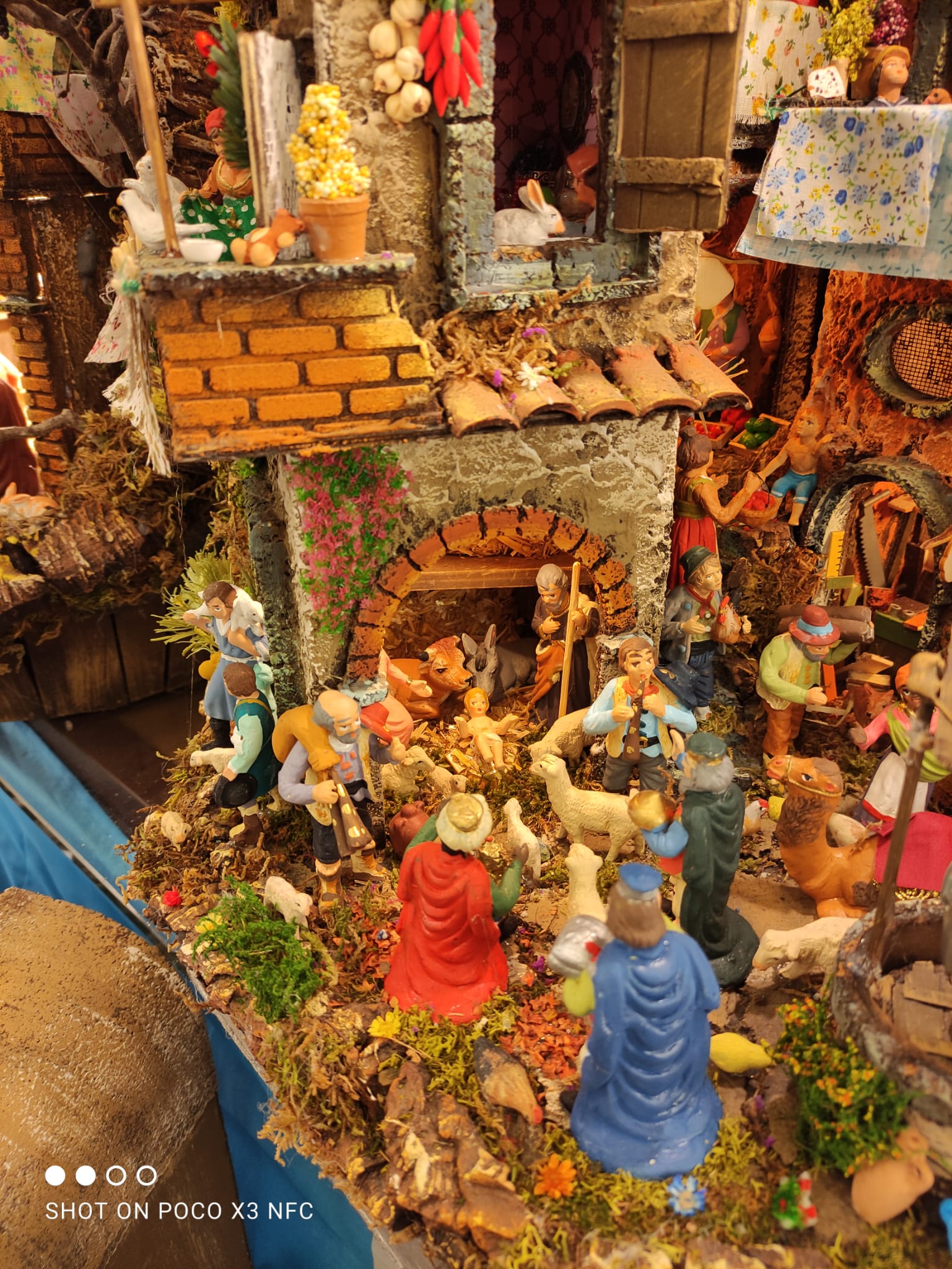 Presepe completo di pastori,l luci e mulino 70 cm